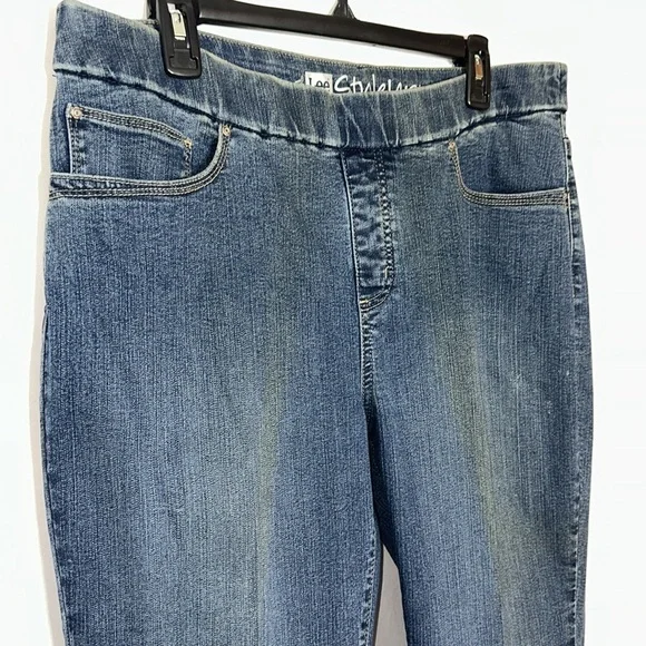 Lee Women’s Denim Capris - Picture 2 of 7